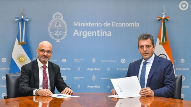 Dinesh Bhatia y Sergio Massa.