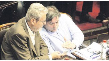 Dietas. Carlos Kunkel y Máximo Kirchner, del Frente para la Victoria, votaron a favor de analizar el aumento de sueldos de diputados y senadores nacionales. Cambiemos y sus aliados descartaron la propuesta.