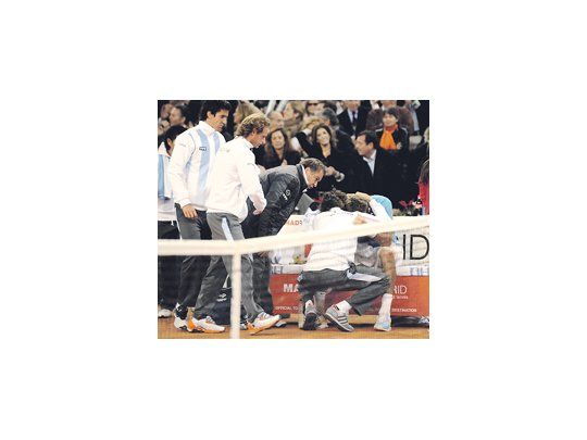 El llanto desconsolado sentado en su banco. Primero, cuando aún estaba en pie, Nadal se acercó y lo saludó. Después, todo el equipo, incluido Nalbandian, lo consoló. Una imagen distinta de la de 2008, cuando la pelea entre el tandilense y el cordobés se hizo pública.