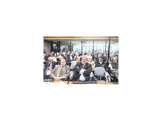 Momento histórico ayer en el Salón de Usos Múltiples de los Tribunales de Retiro. Solamente la lectura de los requerimientos de elevación a juicio promete abarcar tres audiencias: son 68 acusados.