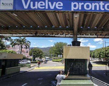 Venezuela y Colombia reabren sus fronteras para el transporte de carga