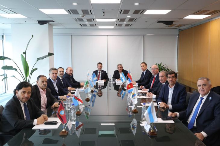 Los 10 gobernadores norteños se reunieron en el Consejo Federal de Inversiones con Diego Santilli. Los 10 gobernadores norteños se reunieron en el Consejo Federal de Inversiones con Diego Santilli.