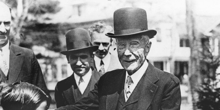 Rockefeller llegó a convertirse en un sinónimo de riqueza en Estados Unidos. Rockefeller llegó a convertirse en un sinónimo de riqueza en Estados Unidos.