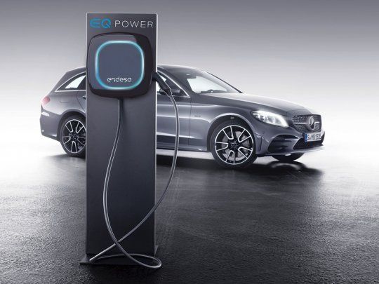 La compañía espera que a partir del 2025 los autos eléctricos representen el 50% de las ventas