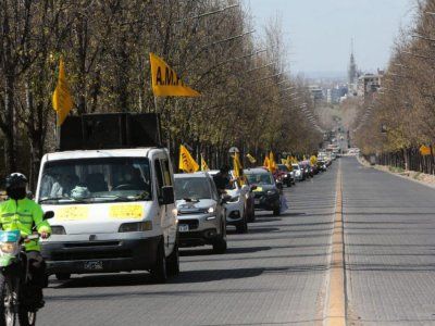 Mendoza analiza restricciones en medio de protesta de m dicos