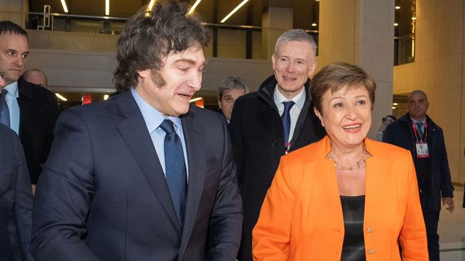 El presidente Javier Milei junto a la titular del Fondo Monetario Internacional, Kristalina Georgieva.&nbsp;