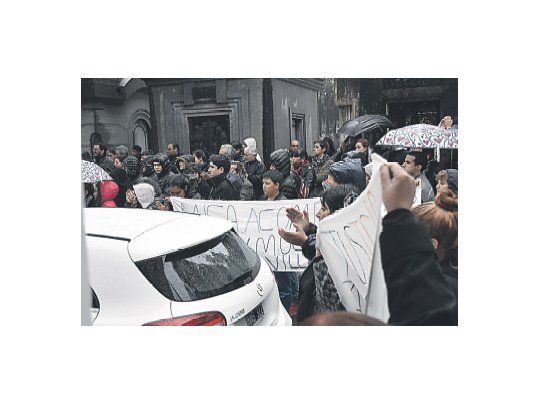 Ayer, los familiares y amigos despidieron los restos de Micaela al tiempo que se manifestaron en pedido de justicia.