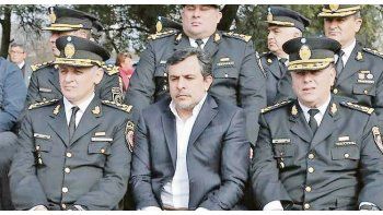 Viejos tiempos. Diego Hak, secundado por altos jefes policiales de la provincia de Córdoba.