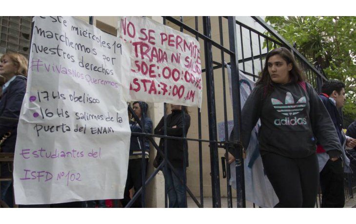 Decenas de colegios amanacieron tomados y cientos de alumnos decidieron no concurrir a clases en rechazo al Operativo Aprender 2016. VEA LA FOTOGALEGÍA CON LA REACCIÓN DE LOS ESTUDIANTES A LA EVALUACIÓN NACIONAL.