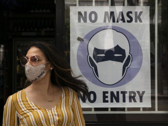 Pese al brote de coronavirus, crece en Florida un movimiento anti barbijo.