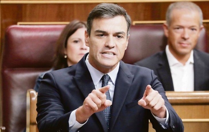 Enojo. Sánchez atacó a los líderes de izquierda y a los de derecha.