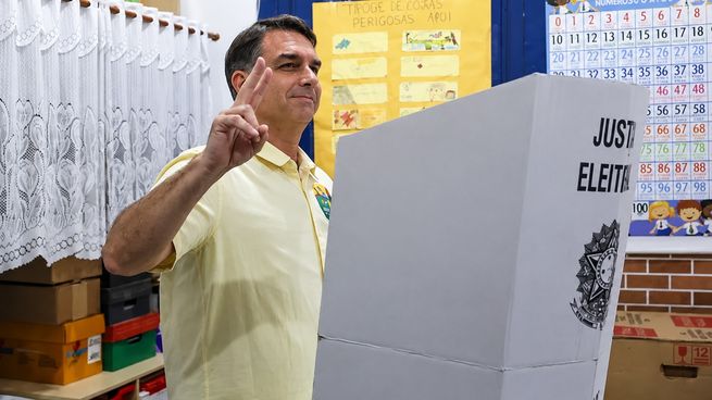 Flávio Bolsonaro desistió de pedir la anulación de las elecciones presidenciales en Brasil.