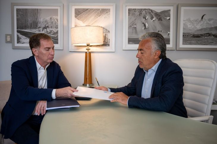 El ministro de Interior, Diego Santilli, se reunió con el gobernador de Mendoza, Alfredo Cornejo. 