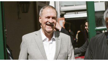 ACUERDO. Juan Schiaretti cerró la primera paritaria salarial con los gremios de estatales y condiciona futuros entendimientos.