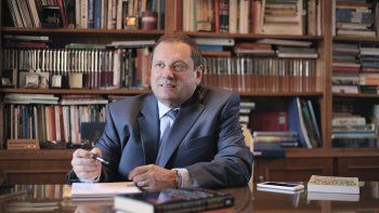 Profesional en Ciencias Económicas, Magister en Política Económica  Internacional, Doctor en Ciencia Política&nbsp; y profesor en Maestrías de  universidades locales e internacionales, Tigani es un hombre de consulta de legisladores y economistas que abrevan en el PJ.