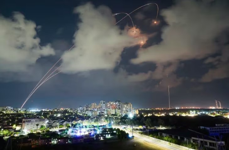 El conflicto entre Israel e Irán reconfigura las relaciones regionales, pero no ha desestabilizado el sistema económico global. El conflicto entre Israel e Irán reconfigura las relaciones regionales, pero no ha desestabilizado el sistema económico global.