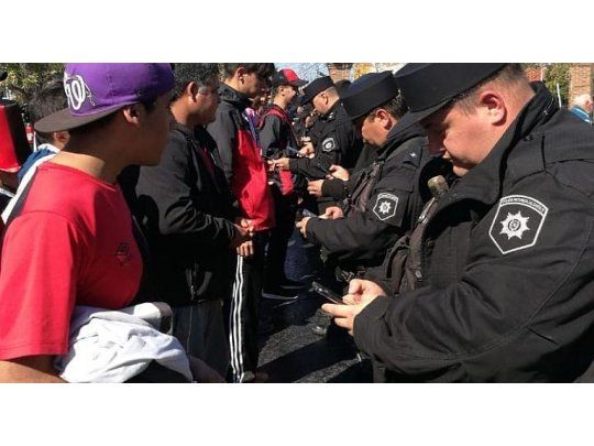 Se podrá ingresar con repelente en crema en los estadios de Buenos Aires.