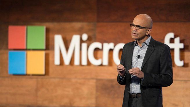 Satya Nadella, el CEO actual de Microsoft, quien aumento los ingresos de la compañia.