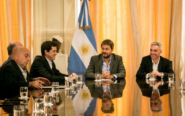 Lammens, Meoni y De Pedro se reunieron con empresarios del transporte en la Casa Rosada.