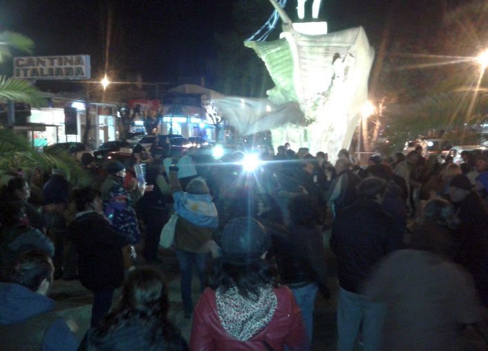 El cacerolazo se hizo sentir en Mar de Ajo.