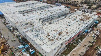 En poco más de una semana, la construcción del hospital en Wuhan llegó a su fin y en las próximas horas estará habilitado para recibir infectados.&nbsp;