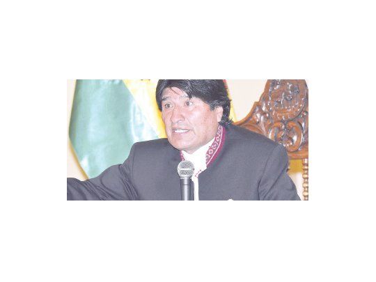 Evo Morales de festejo por los datos de su economía en 2016.