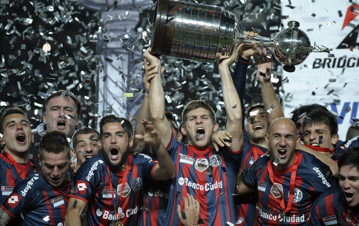 San Lorenzo levantando la Copa Libertadores de América