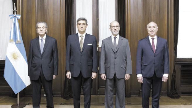 decisión. Serán los jueces de la Corte Suprema de la Nación los encargados de definir la validez del apartado laboral que incluye el Decreto de Necesidad y Urgencia que Milei envió al Congreso hace un mes.