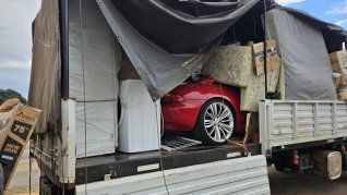 Así viajaba el vehículo camuflado entre los muebles