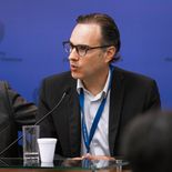 La brusca caída del dólar genera tensión en empresarios y obliga a la acción al Banco Central del Uruguay y al equipo económico. La brusca caída del dólar genera tensión en empresarios y obliga a la acción al Banco Central del Uruguay y al equipo económico.