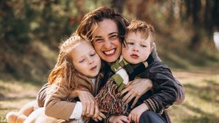 Las relaciones entre padres e hijos tienen matices propios que se construyen a lo largo de la convivencia familiar.