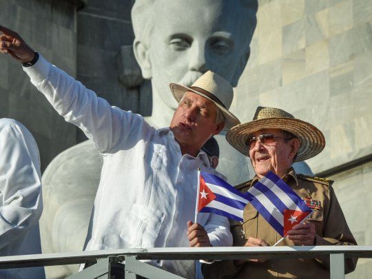 Miguel Diaz-Canel y Raúl Castro