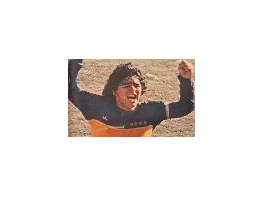 En su debut marcó dos goles, ambos de penal.