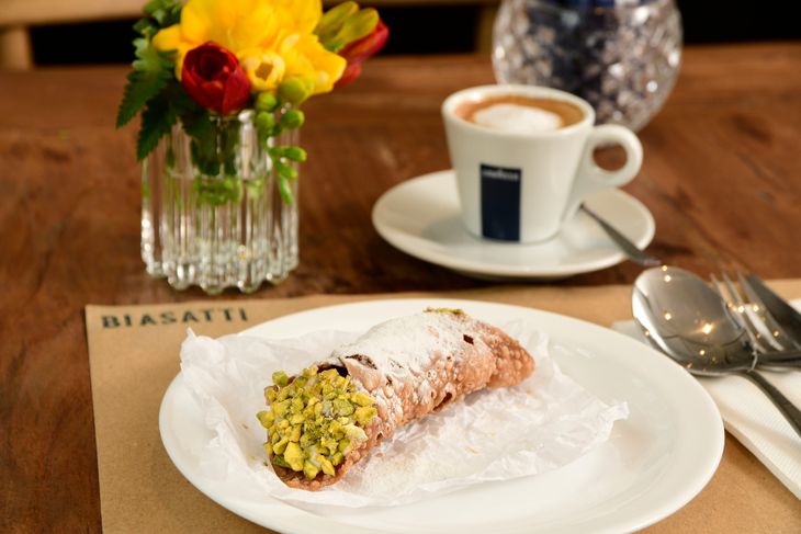 The Cannoli stuffed with ricota, with pistachios or oranges confitted, are the ideal dessert to close the Italian experience.