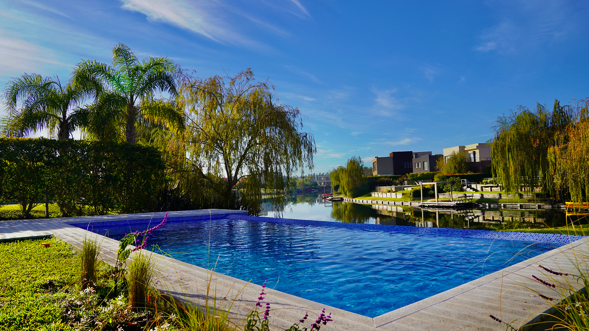 The preview of summer: everything there is to know about construction and maintenance of swimming pools