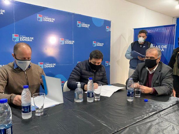 Arroyo e Insaurralde firman el convenio