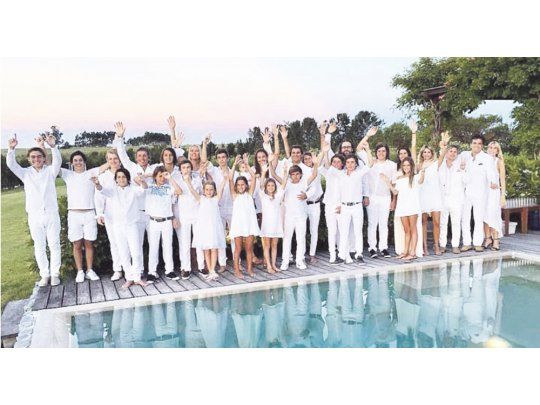 De blanco. Ese fue el dress-code que fijó Valeria Mazza para la fiesta que dio con su marido, Alejandro Gravier, en su finca de Punta del Este.