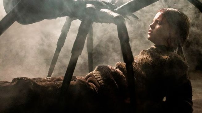 Una araña salida del espacio desata el caos en esta película de Prime Video que juega con los miedos más profundos y reales.