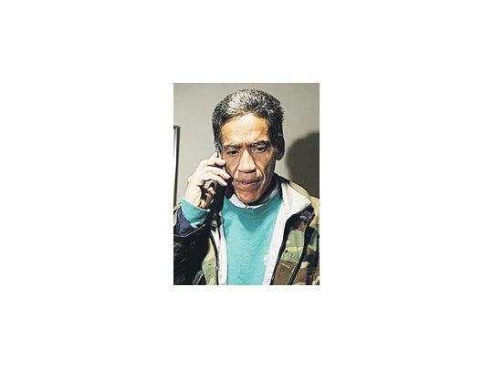 Descubierto viviendo en la calle por un periodista de Ohio, que colgó la entrevista en YouTube, al ex locutor Ted Williams le llueven ofertas laborales y todo EE.UU. habla de él.