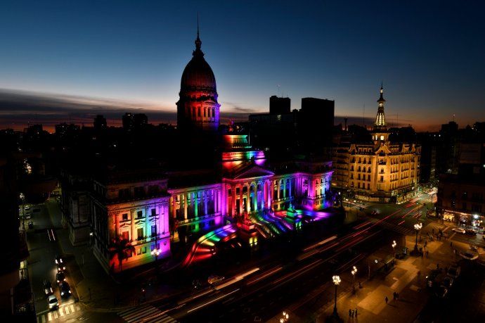 El Congreso iluminado por los colores de la lucha LGBTQ+. El Congreso iluminado por los colores de la lucha LGBTQ+.