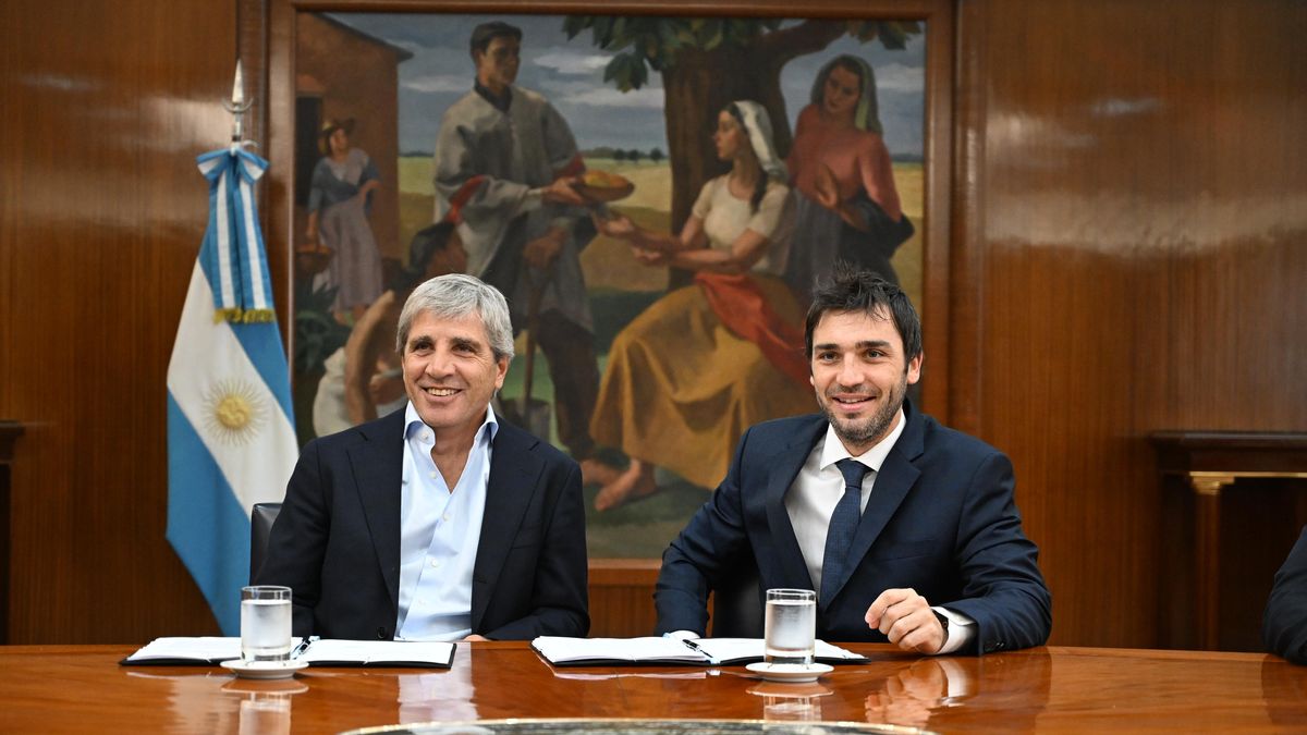 Ignacio Torres signed an agreement with Luis Caputo for the debt relief of Chubut