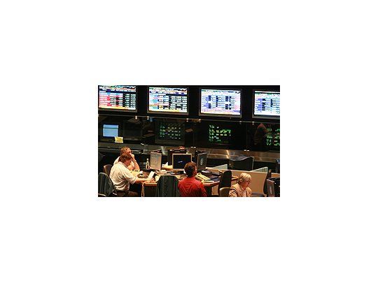 La bolsa ascendió 0,6%. Bonos con leves alzas