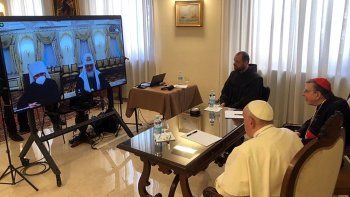 francisco insta al patriarca ortodoxo ruso a evitar la politica y trabajar por la paz