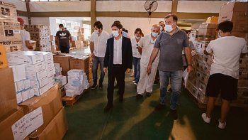 control. Tras la llegada del segundo buque, el gobernador Kicillof recorrió los centros de logística y distribución de la provincia.