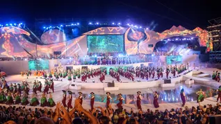El Acto Central de la Fiesta Nacional de la Vendimia es uno de los espectáculos a cielo abierto más importantes del país y convoca cada año a miles de personas. El Acto Central de la Fiesta Nacional de la Vendimia es uno de los espectáculos a cielo abierto más importantes del país y convoca cada año a miles de personas.