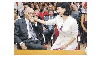 Pilar del Río y José Saramago: según ella, en su país hay desinterés por la película que retrata la vida del Premio Nobel.