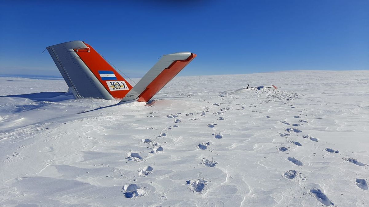 Removieron los restos del avión argentino que se estrelló en la Antártida  en 2019