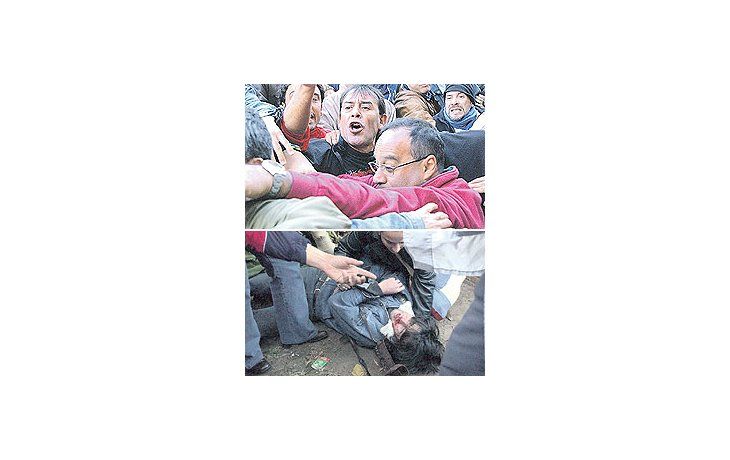 ámbito.com | Caos y violencia: el cuarto intento frustradopor elegir rector en la UBA terminó ayer congolpizas masivas en los alrededores de laFacultad de Medicina. Al igual que en el destrozoal edificio Cavannagh, las autoridadesno intervinieron.