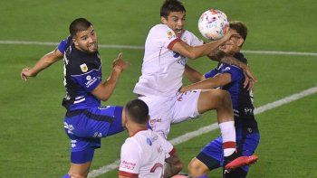 huracan y gimnasia no se sacaron ventajas en el debut de kudelka