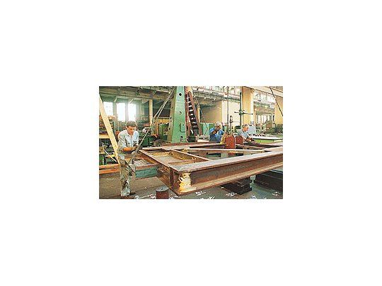 Según FIEL, producción industrial bajó 4,7%